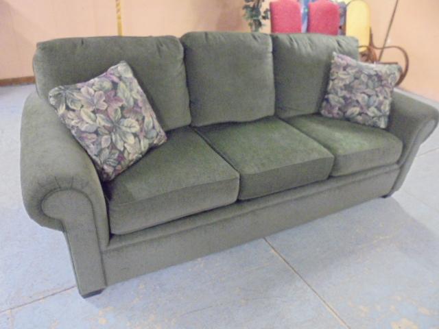 Beautiful Dark Green England Sofa w/ Matching Accent Pillows
