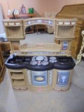Step 2 Child's Play Kitchen w/ Accessories
