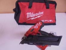 Milwaukee Fuel M18 30? Cordless Framing Nailer in Carry Bag