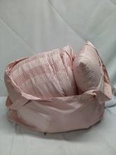 Queen Size  Comforter 2 Pillowcases 1 pillow