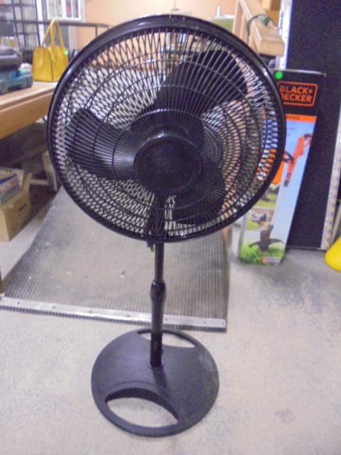 Lasko 3 Speed Oscillating Pedistal Fan