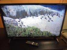 LG 32in Flat Panel Smart TV w/ Remote