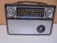 Vintage General Electric 17 Transistor World Monitor Radio