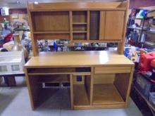 Beautiful Oak Computer Desk w/ Hutch Top