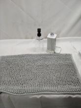 Bathroom lot rug cosmetic holders