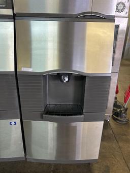 Manitowoc. 500 lb. Water Cooled Ice Maker on SPA310 Ice Dispenser Bin