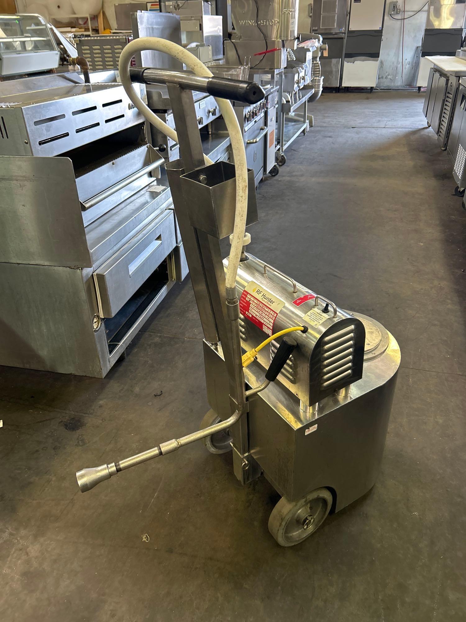 RF Hunter Mdl. EOG130 130 lb. Mobile Fryer Oil Filtration System