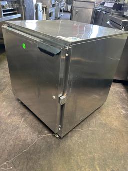 Beverage Air 27 in. Undercounter Refrigerator