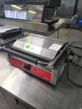Avantco Countertop 14 in. Grooved Panini Grill