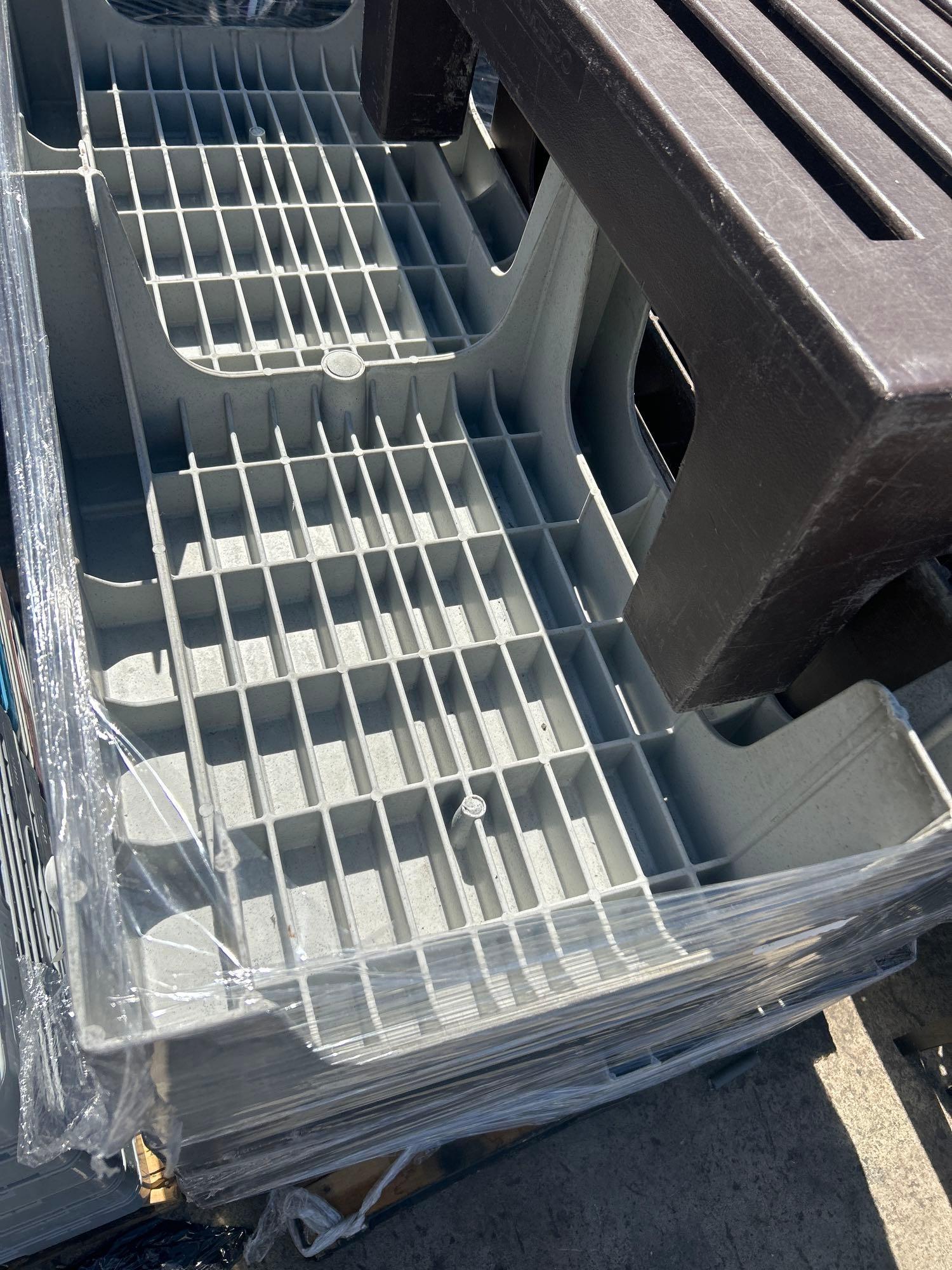 LOT of all Plastic Dunnage Racks on this Pallet