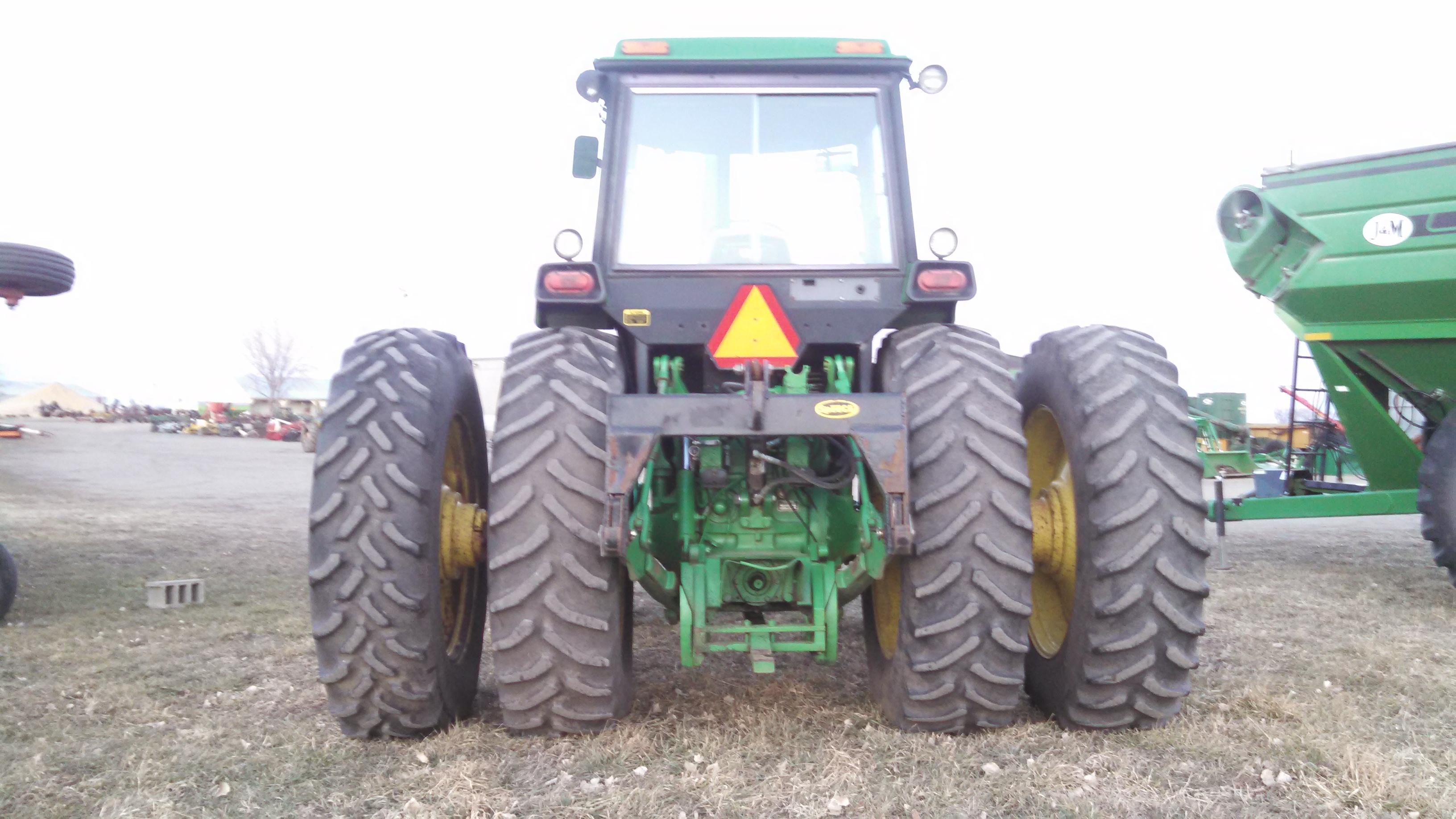 JD 4650 Tractor & Duals
