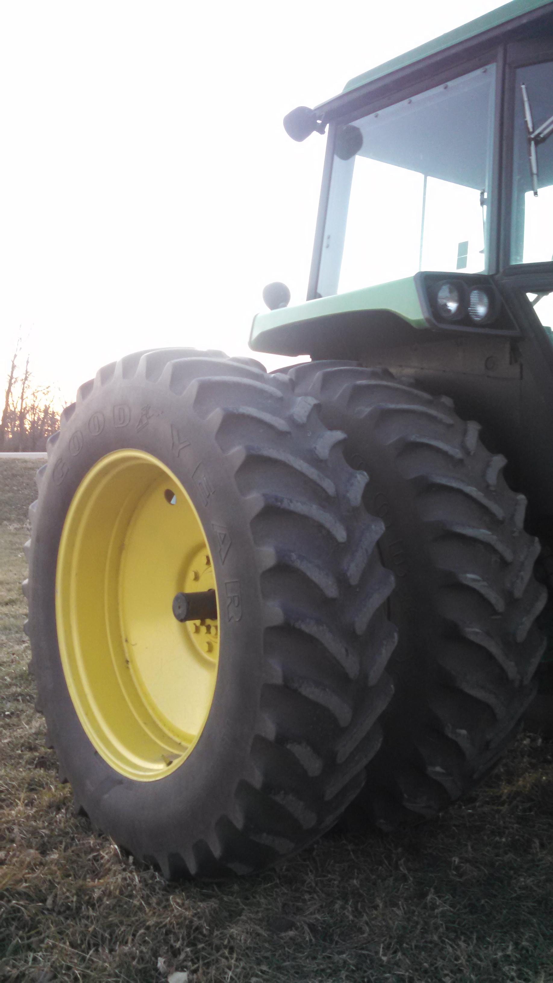 JD 4650 Tractor & Duals