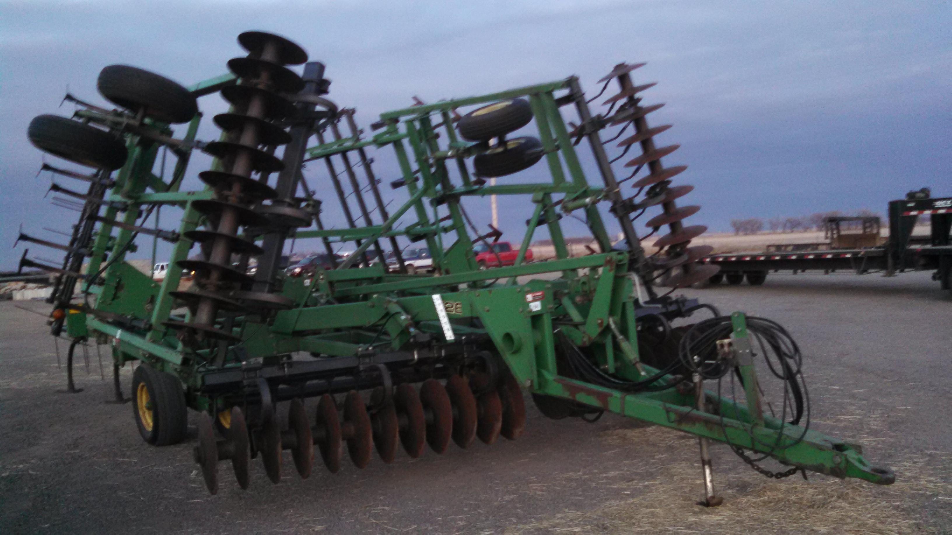 JD 726 Field Cultivator Mulch Finisher 28'