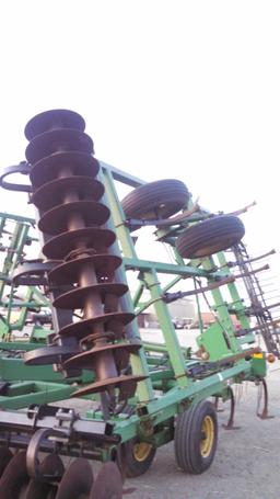JD 726 Field Cultivator Mulch Finisher 28'