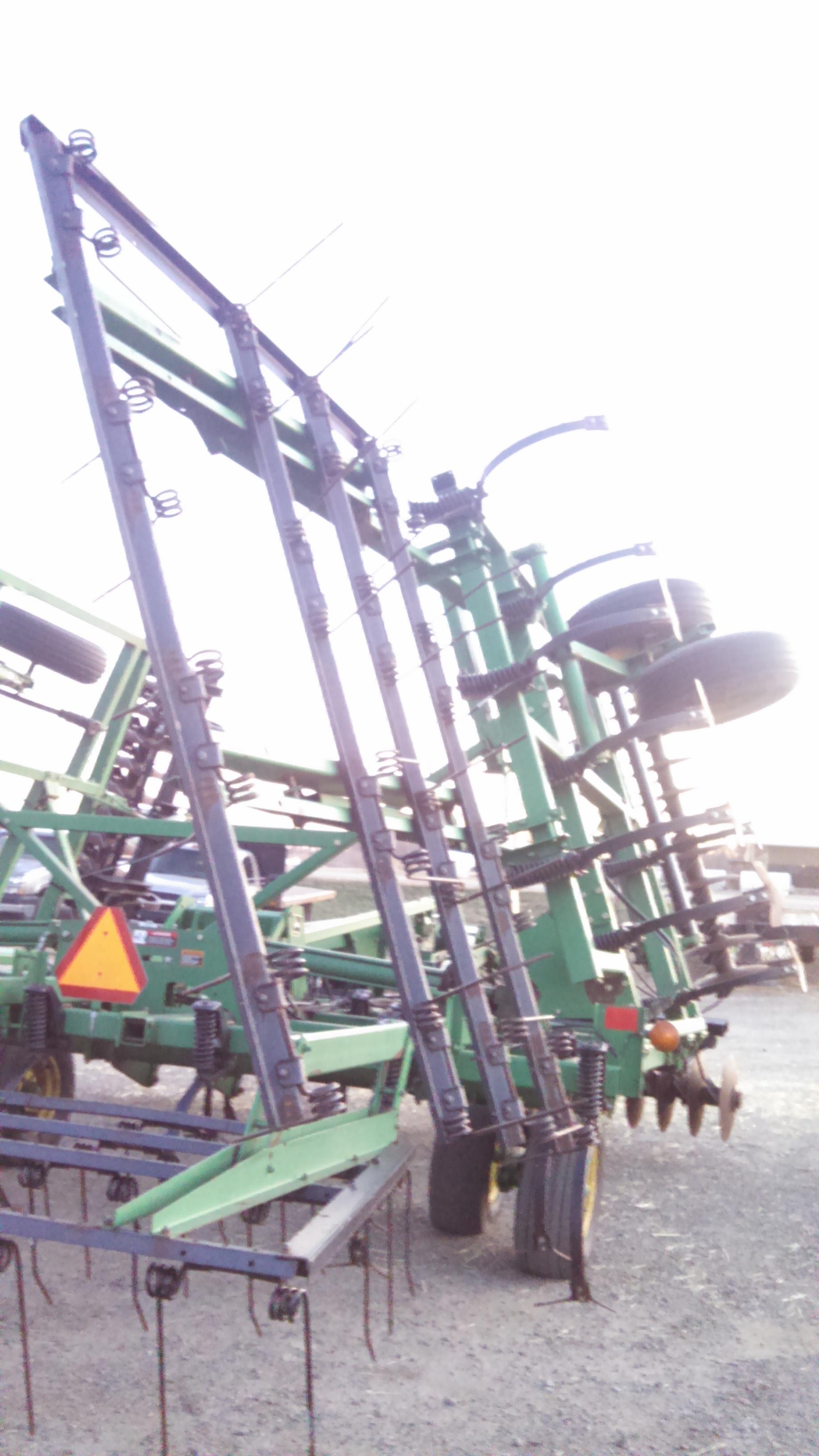JD 726 Field Cultivator Mulch Finisher 28'