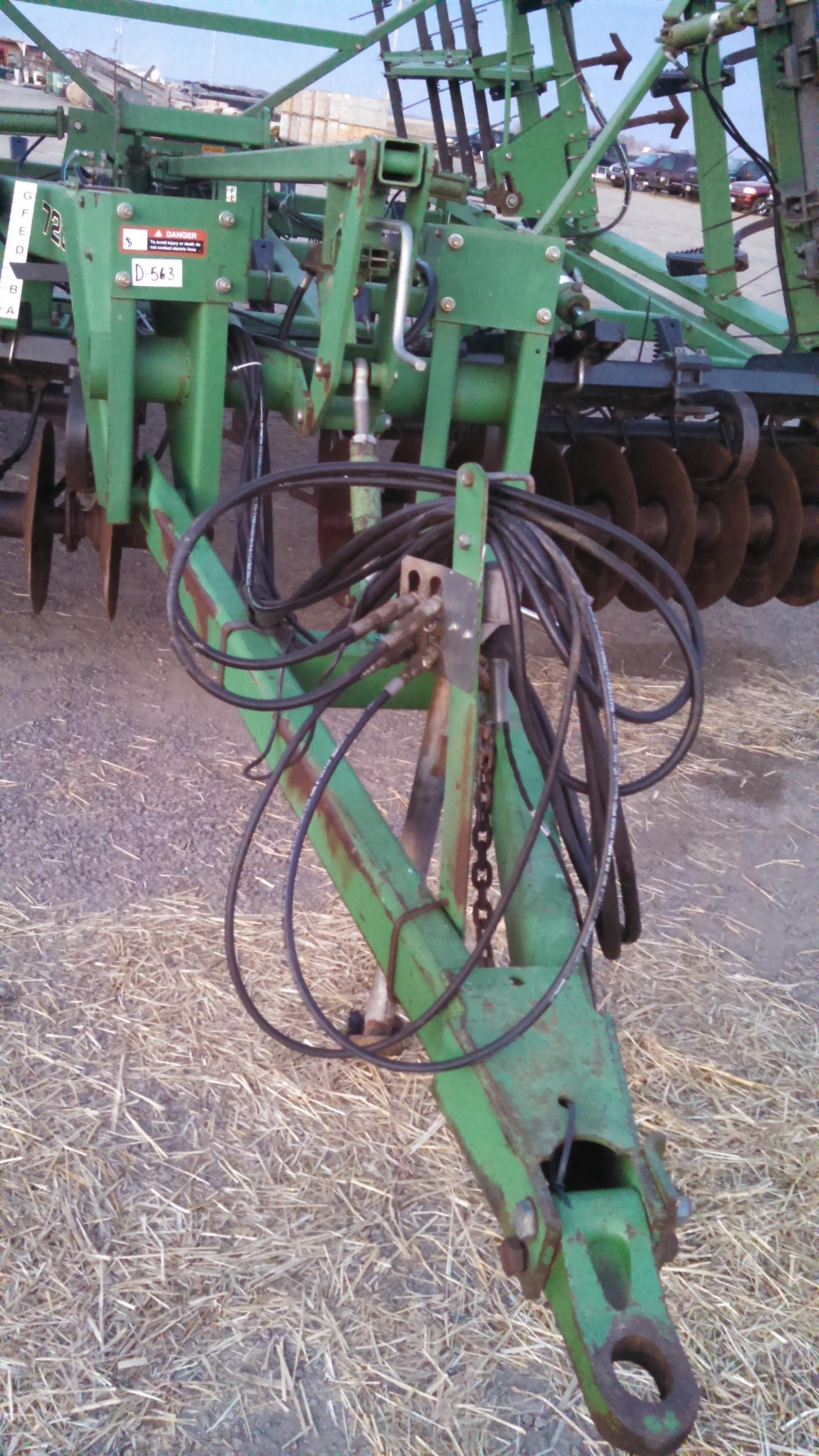 JD 726 Field Cultivator Mulch Finisher 28'