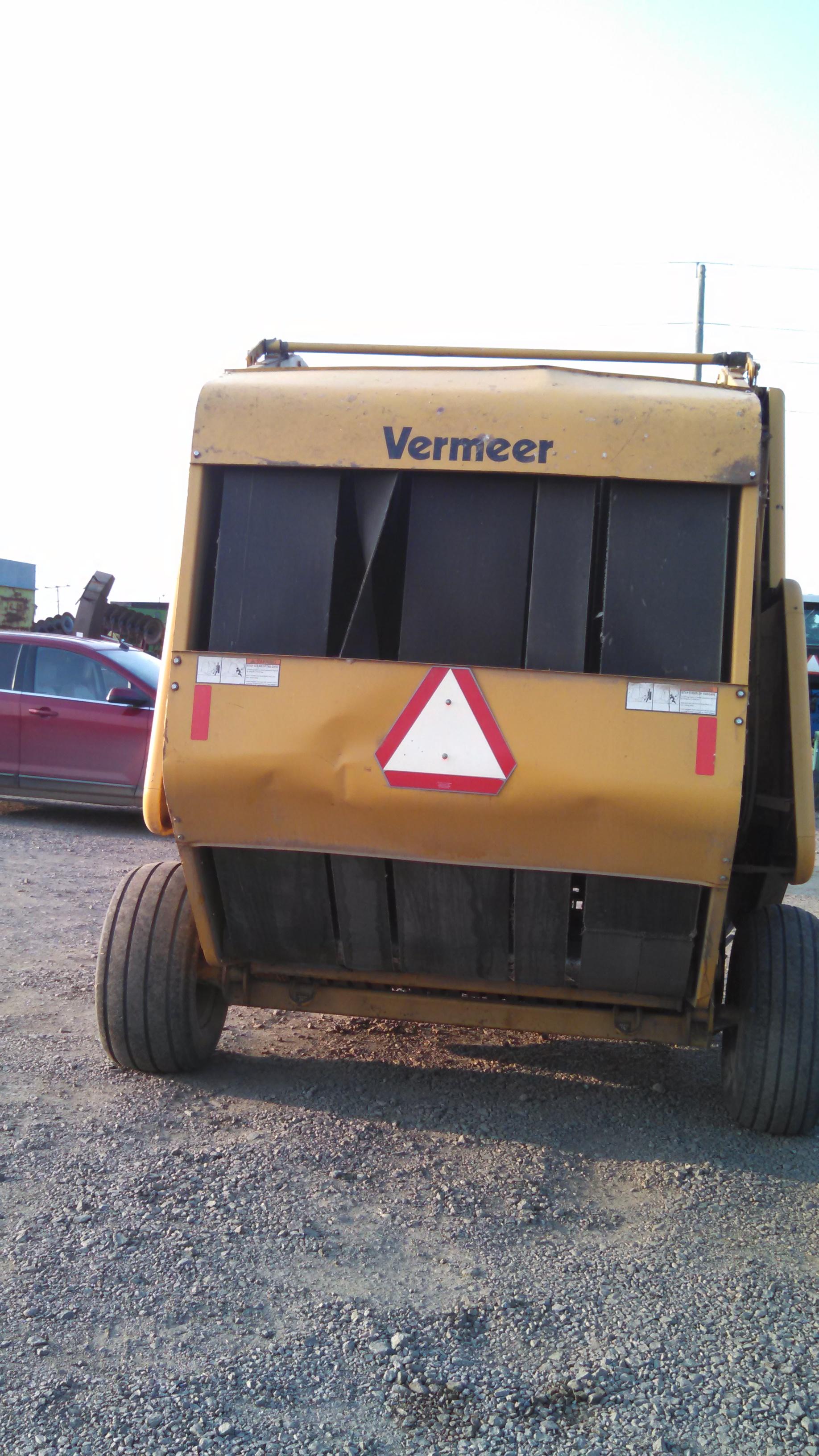 Vermeer 605 Series K Round Baler