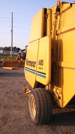 Vermeer 605 Series K Round Baler