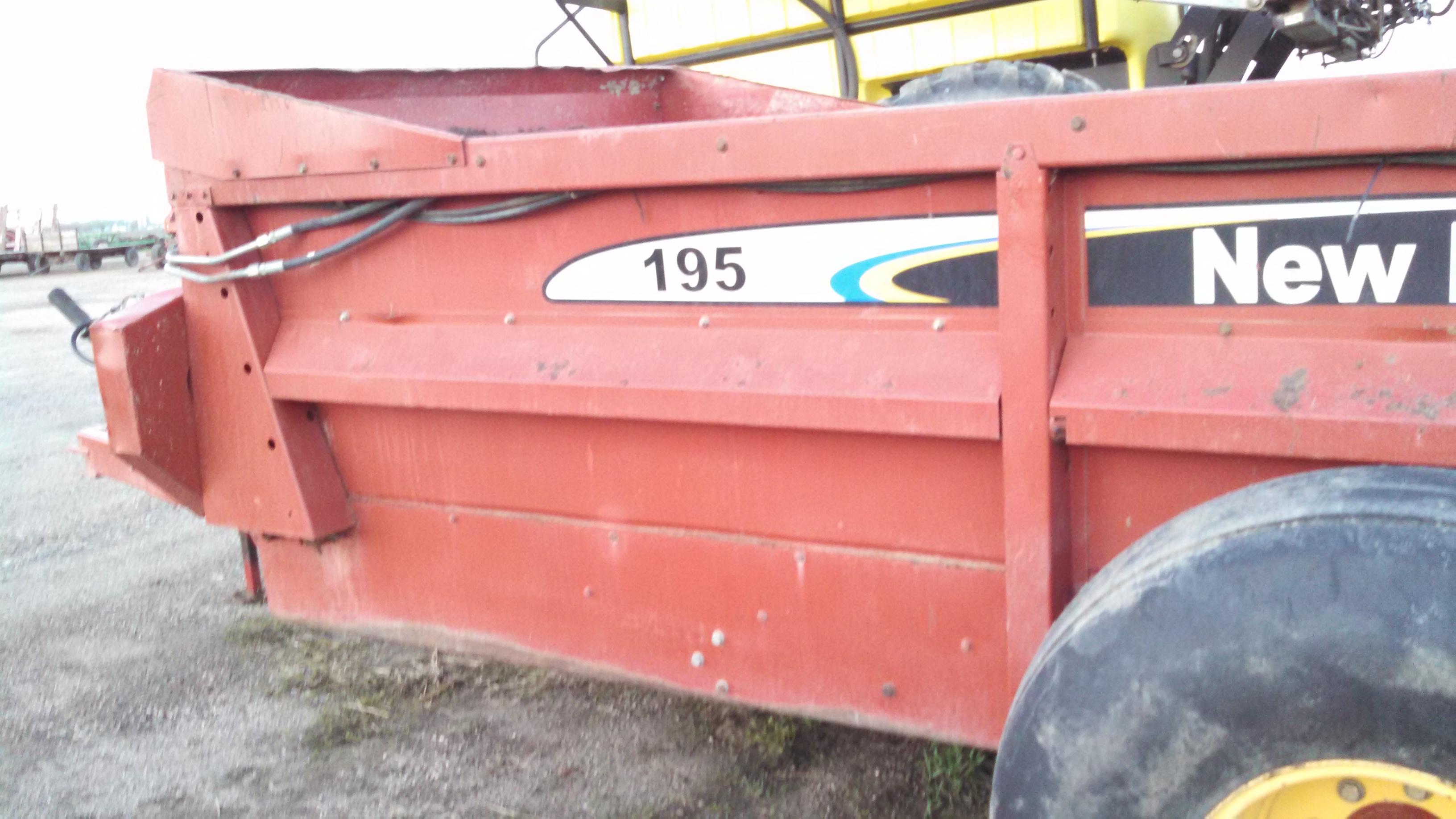 NH 195 Tandem Spreader