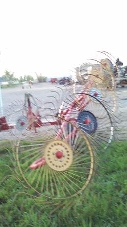 Tonutti 12 Wheel V Rake with Center Wheel