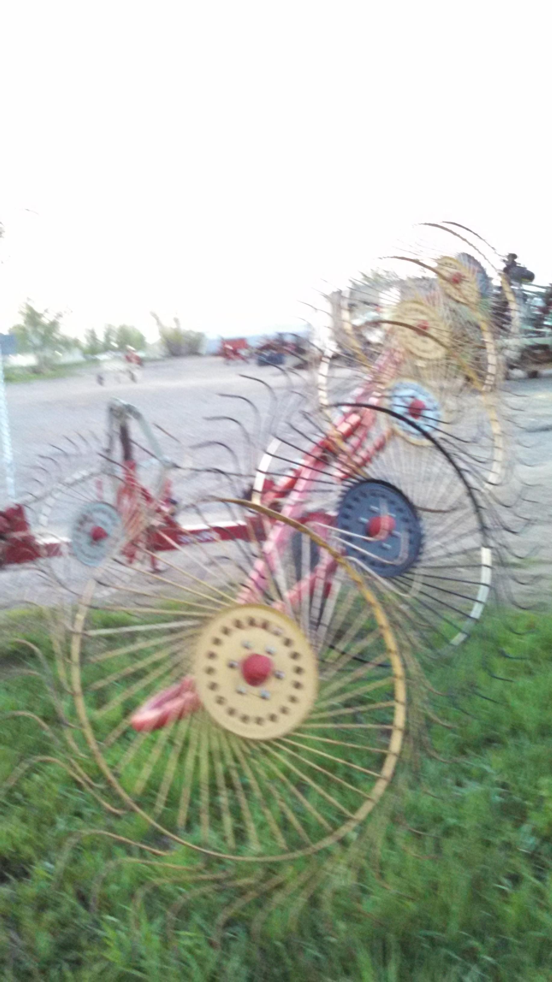 Tonutti 12 Wheel V Rake with Center Wheel