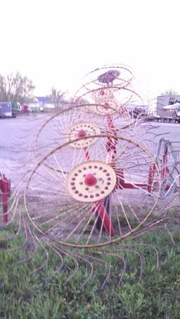 Tonutti 12 Wheel V Rake with Center Wheel