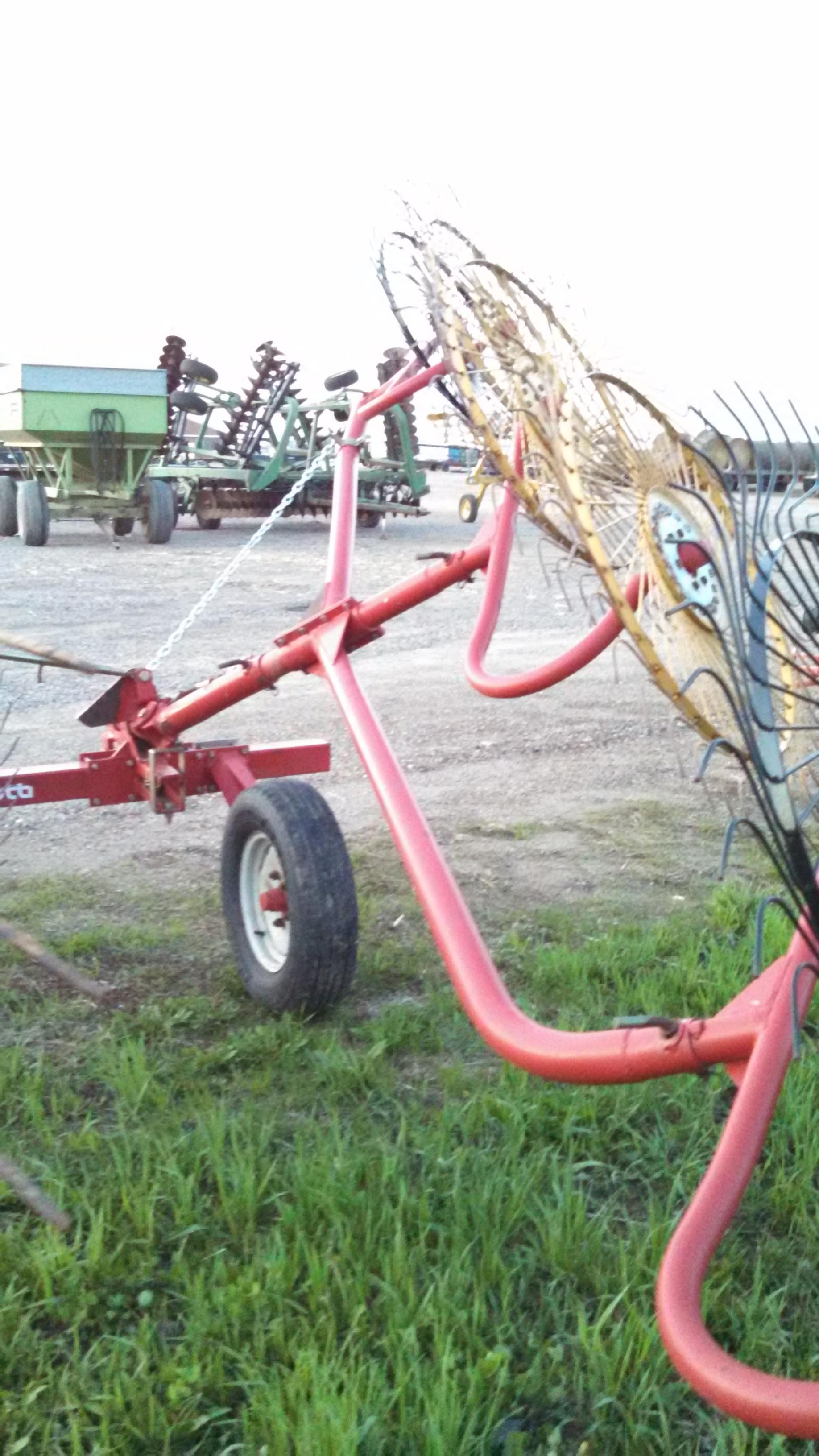 Tonutti 12 Wheel V Rake with Center Wheel
