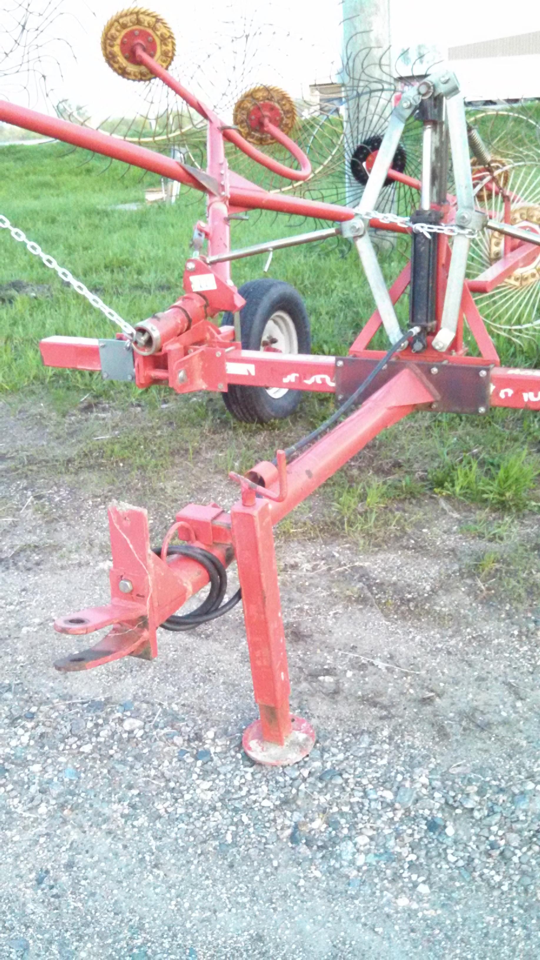 Tonutti 12 Wheel V Rake with Center Wheel