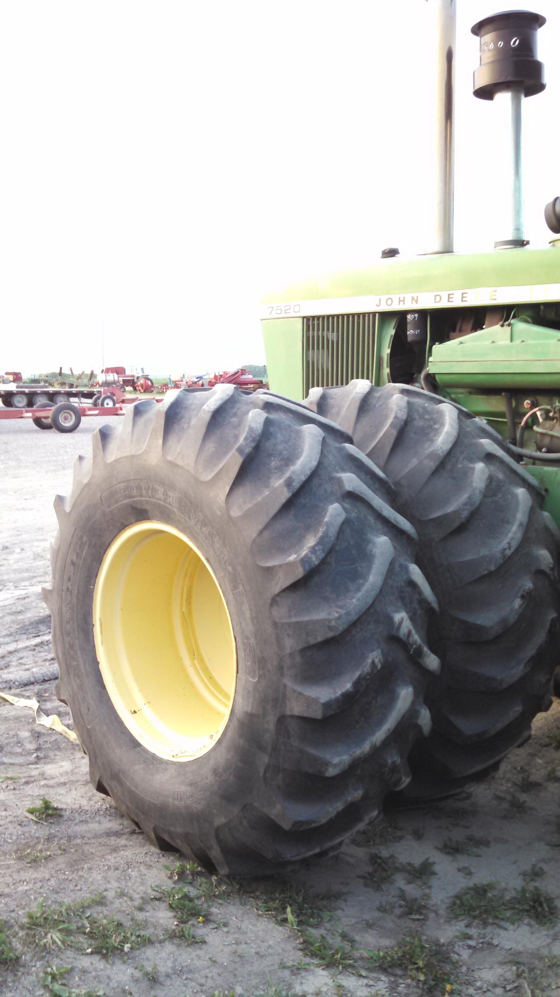 1975 JD 7520 4x4 Tractor