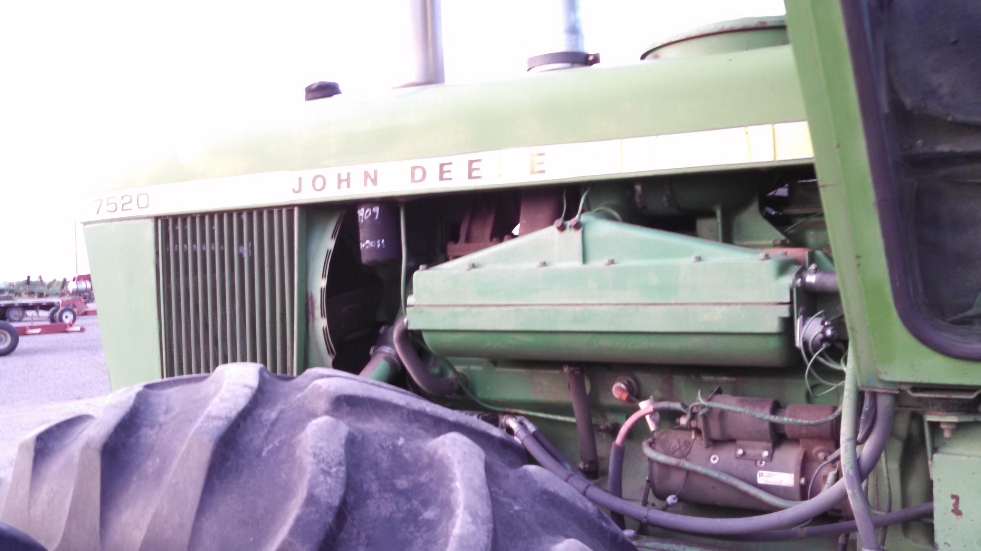 1975 JD 7520 4x4 Tractor