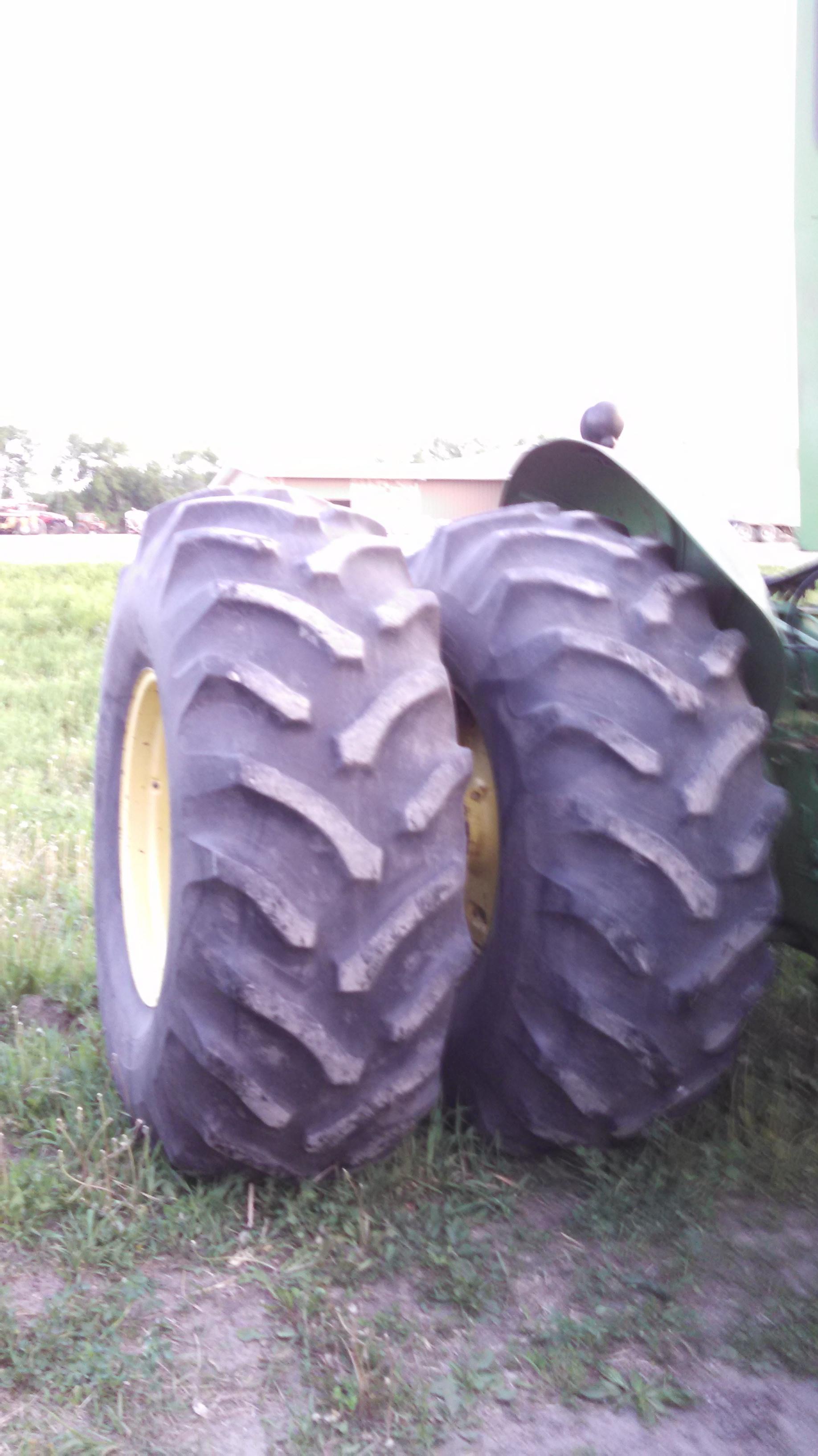 1975 JD 7520 4x4 Tractor
