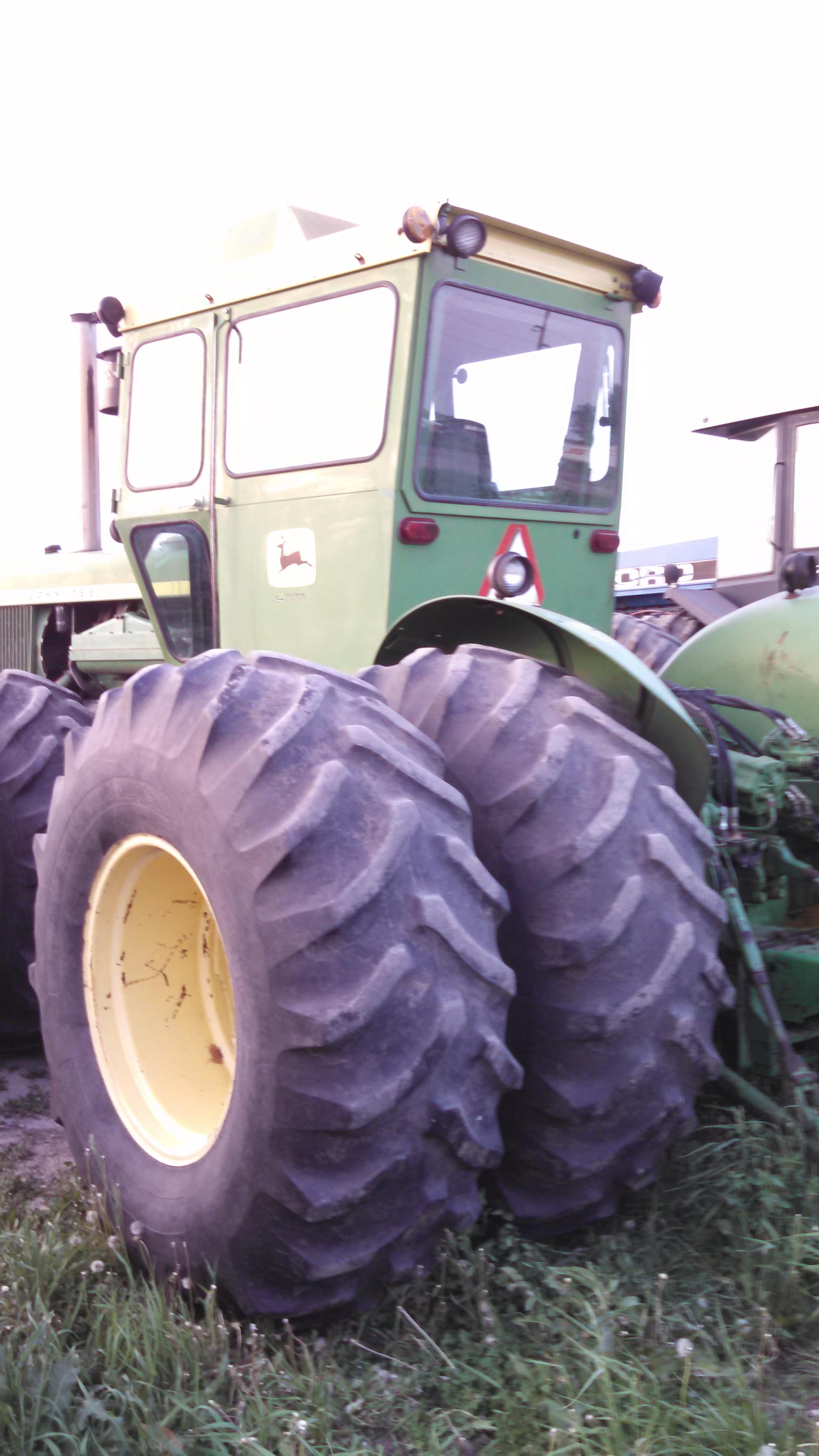 1975 JD 7520 4x4 Tractor
