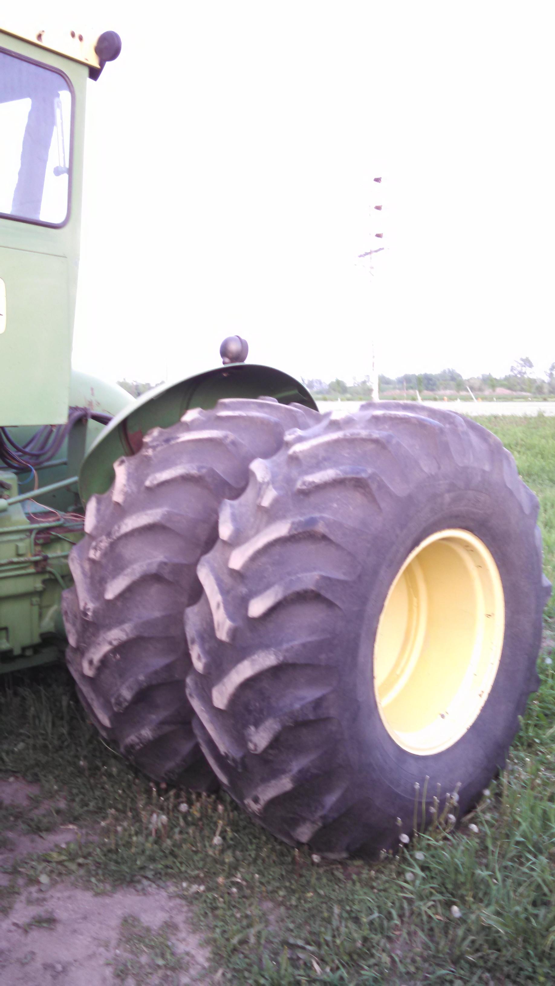 1975 JD 7520 4x4 Tractor