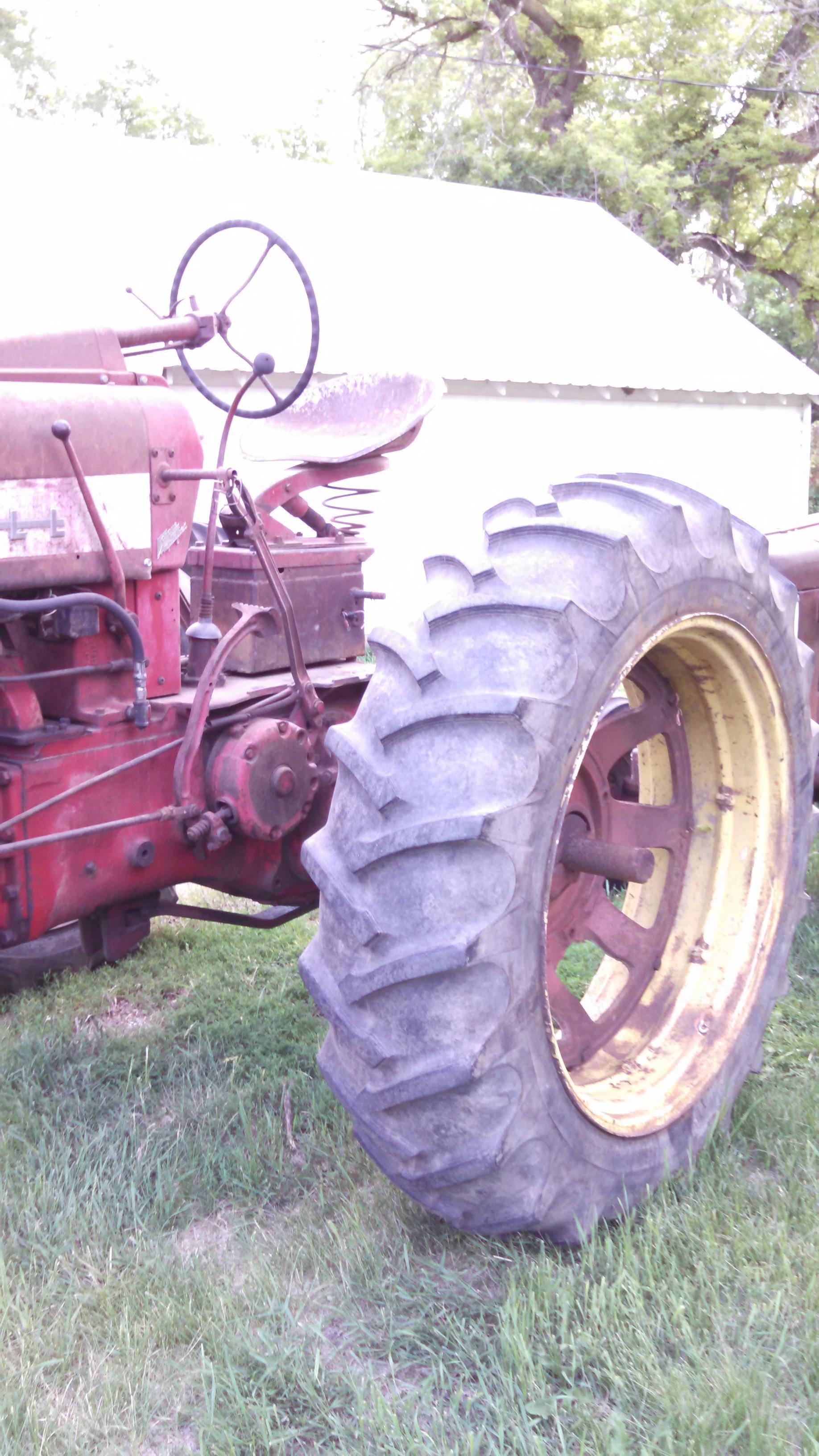 1957 IH 450 Diesel Tractor Narrow Front Draw Bar & Power Steering