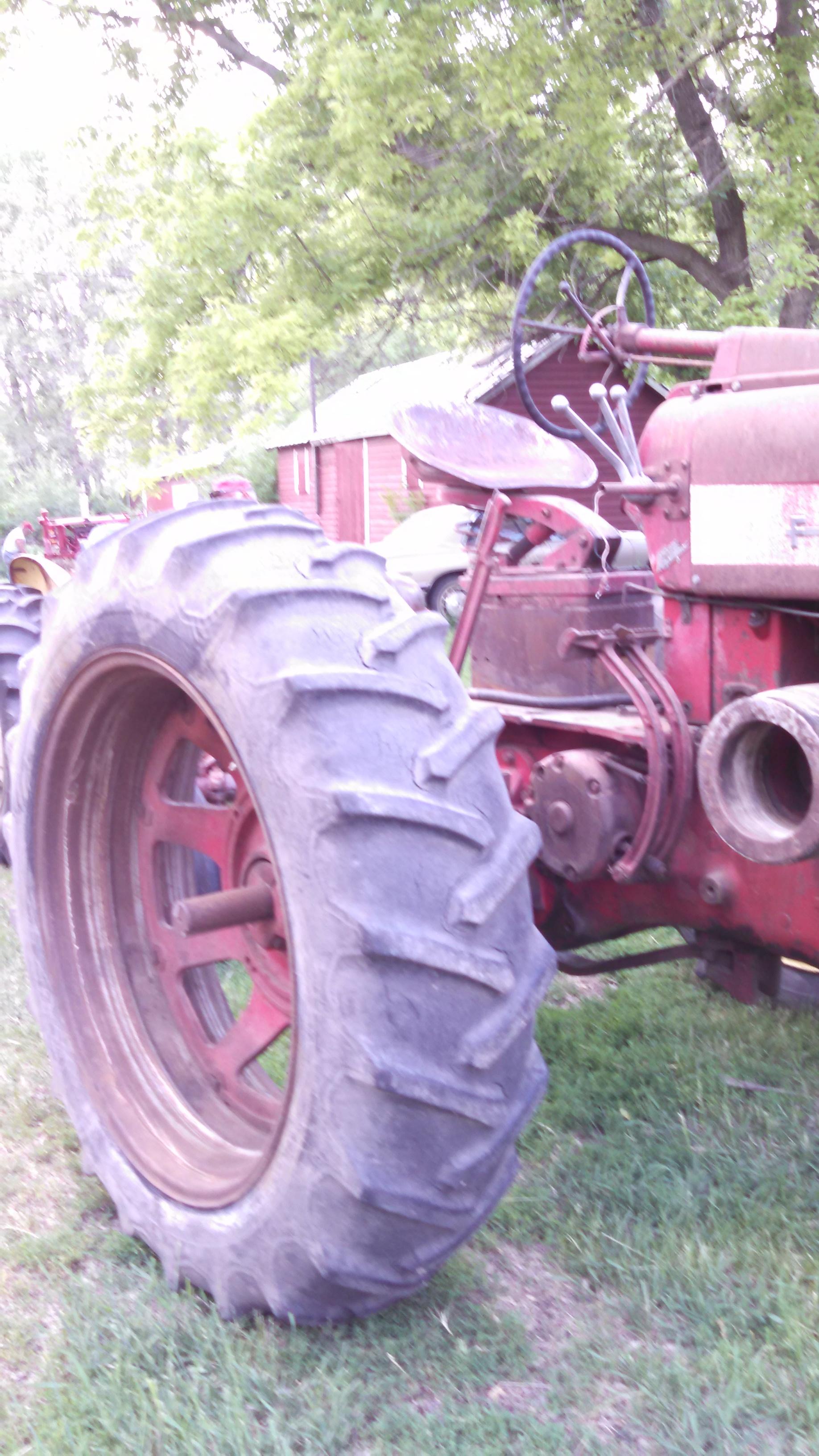 1957 IH 450 Diesel Tractor Narrow Front Draw Bar & Power Steering