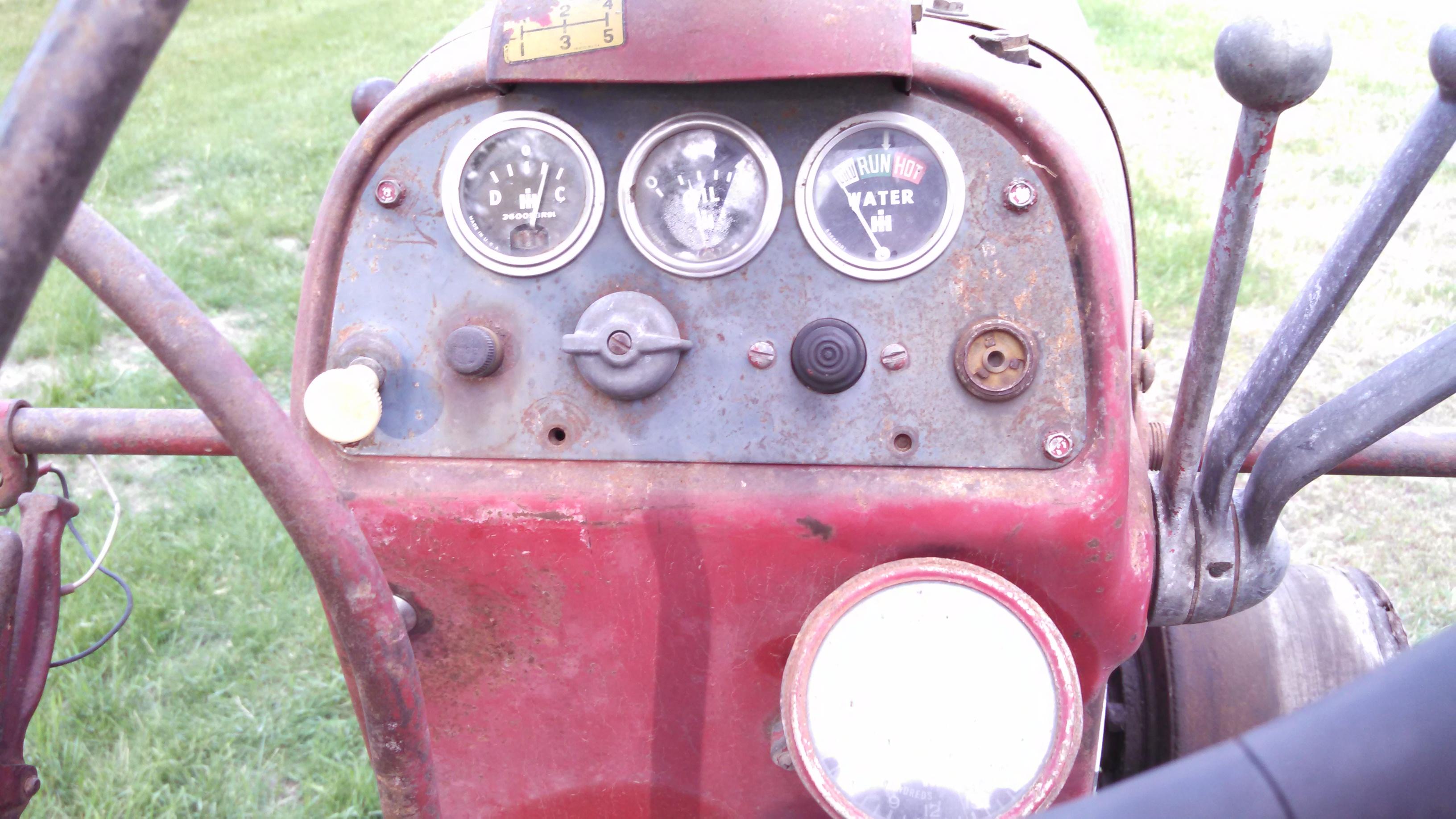 1957 IH 450 Diesel Tractor Narrow Front Draw Bar & Power Steering