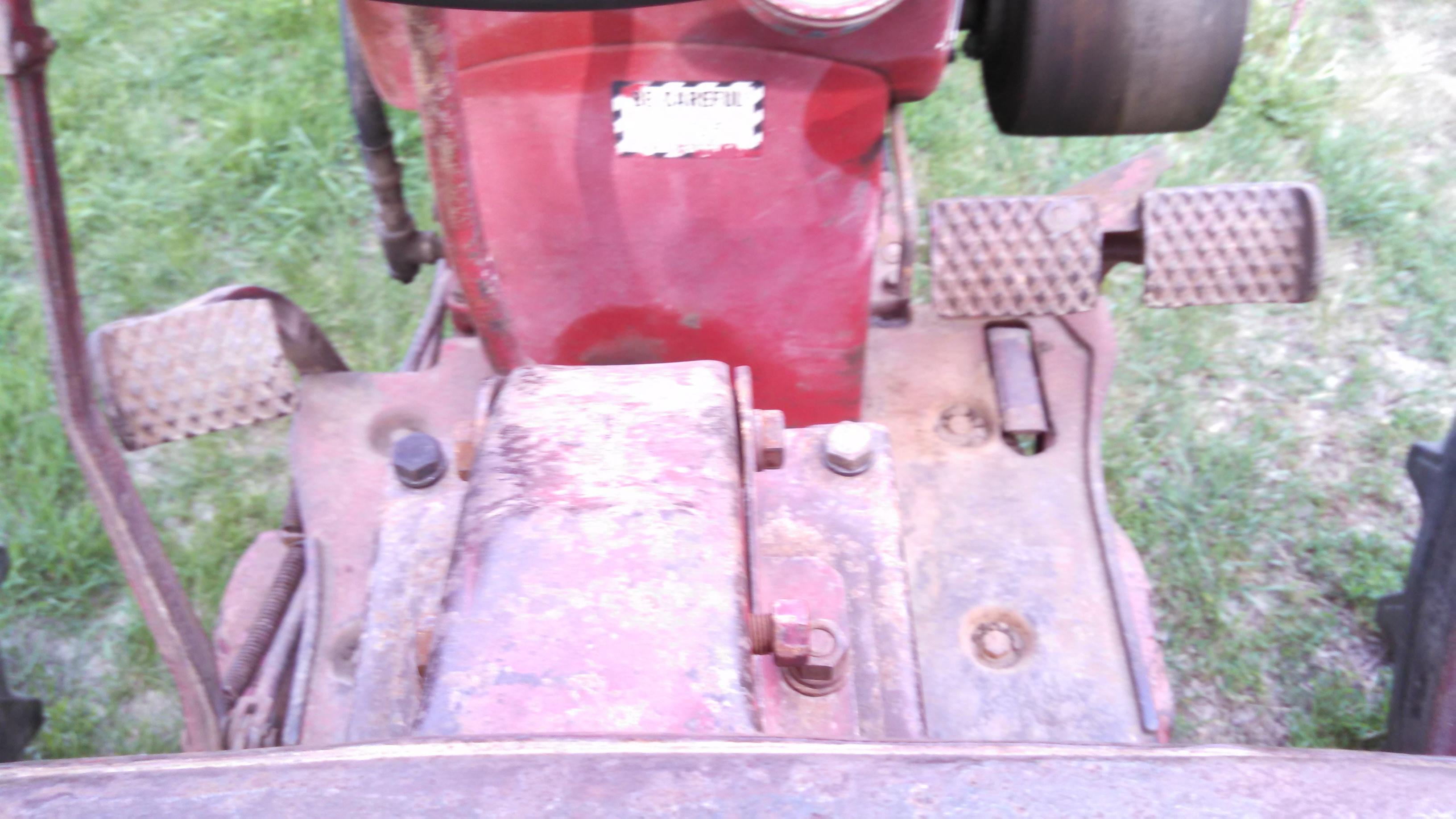 1957 IH 450 Diesel Tractor Narrow Front Draw Bar & Power Steering