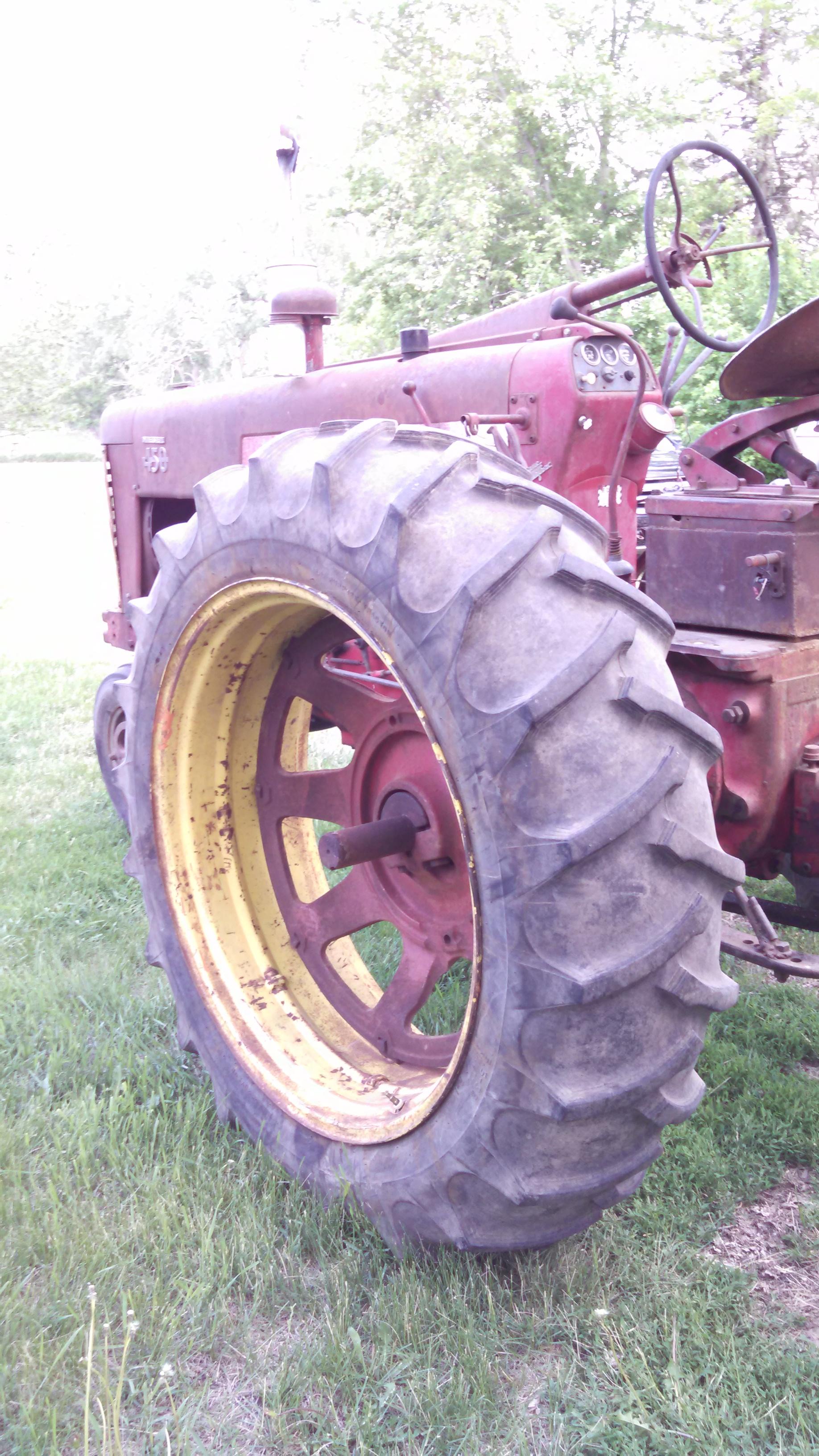 1957 IH 450 Diesel Tractor Narrow Front Draw Bar & Power Steering