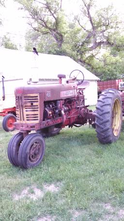 1957 IH 450 Diesel Tractor Narrow Front Draw Bar & Power Steering