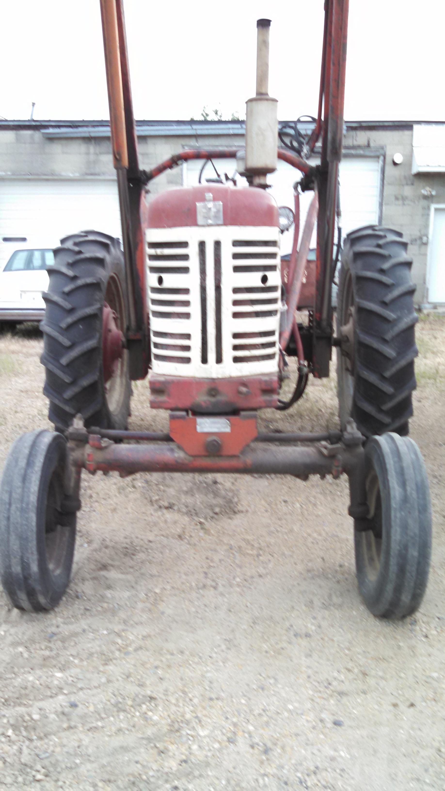 1957 IH 450 Gas Tractor