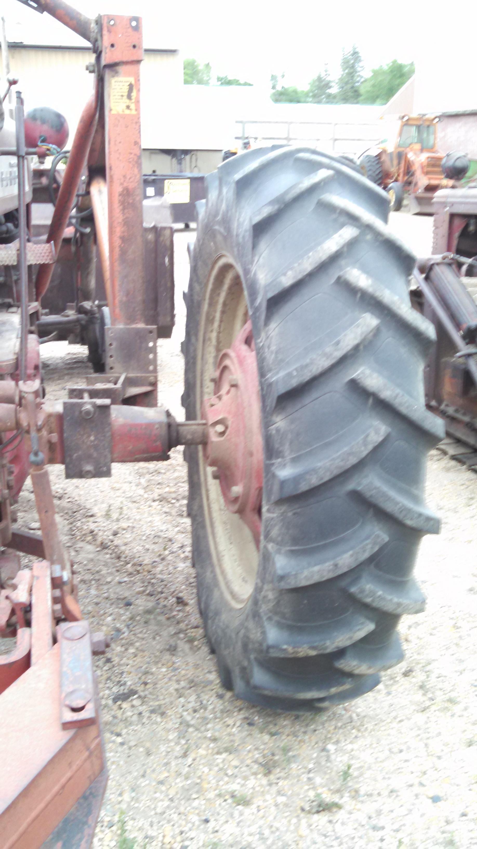 1957 IH 450 Gas Tractor