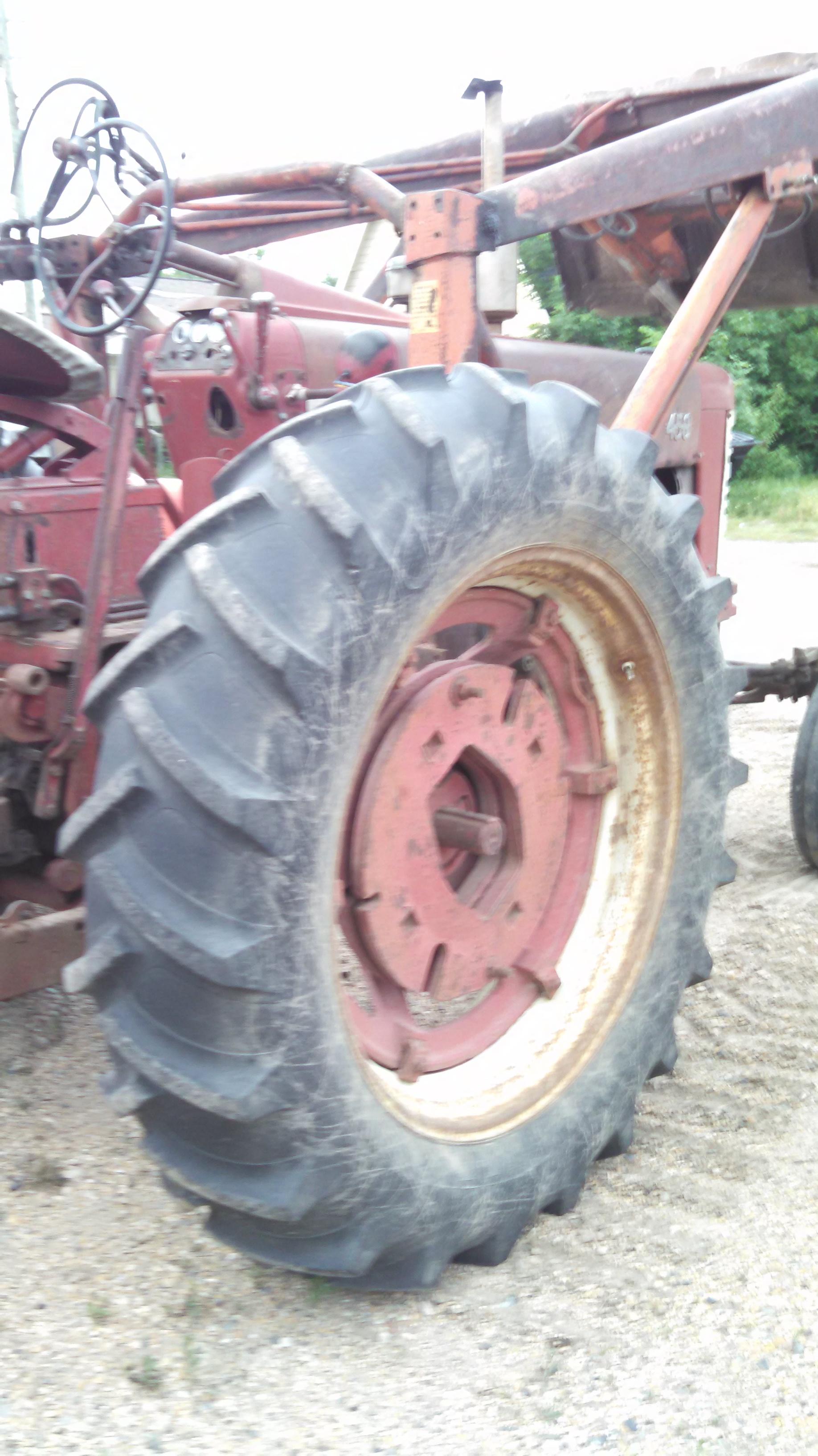 1957 IH 450 Gas Tractor
