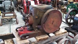 IH LA 1.5-2.5hp Gas Hit & Miss Engine on Cart
