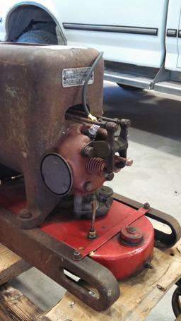 IH LA 1.5-2.5hp Gas Hit & Miss Engine on Cart