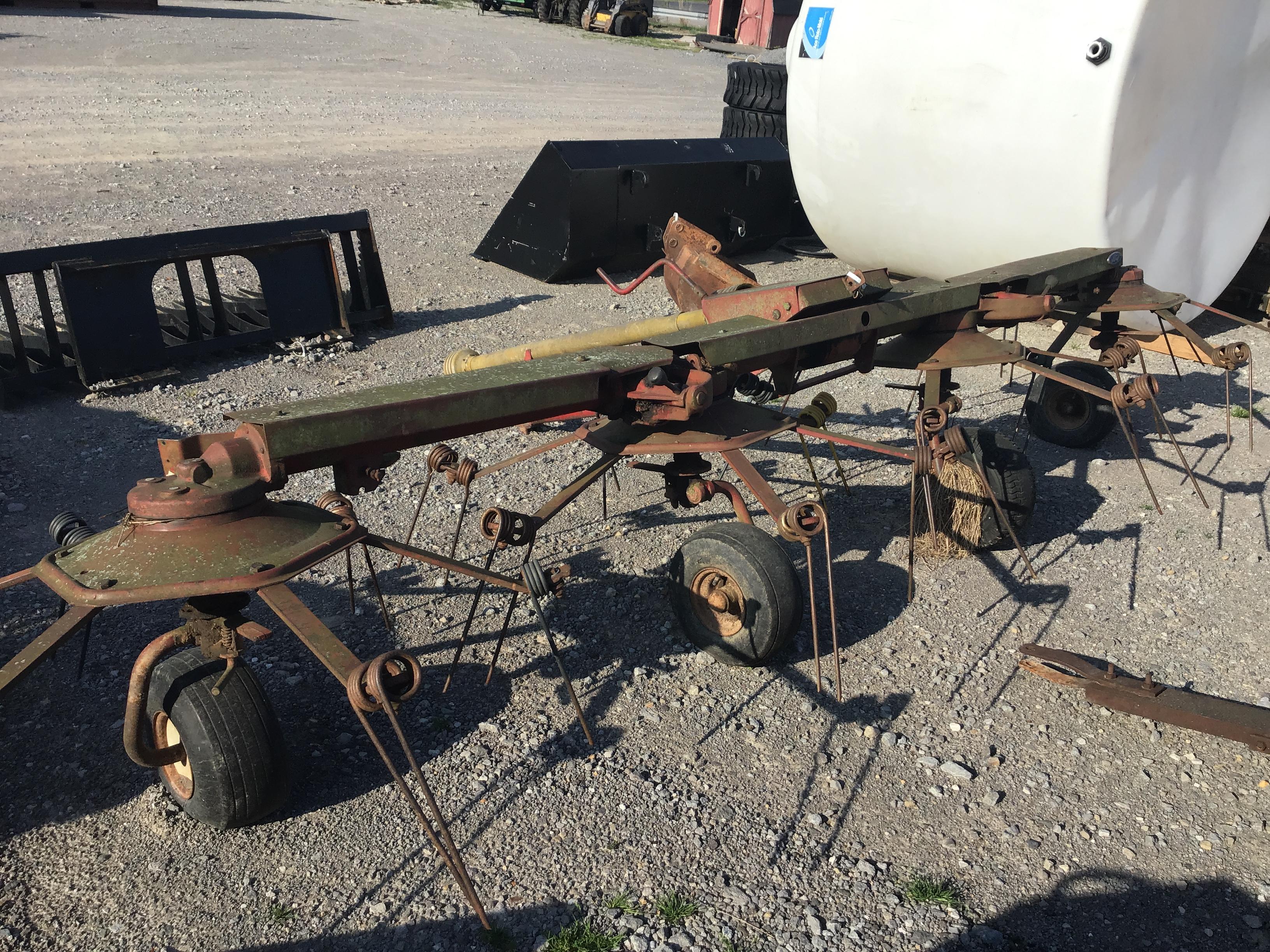 4 BASKET NEW HOLLAND HAY TEDDER