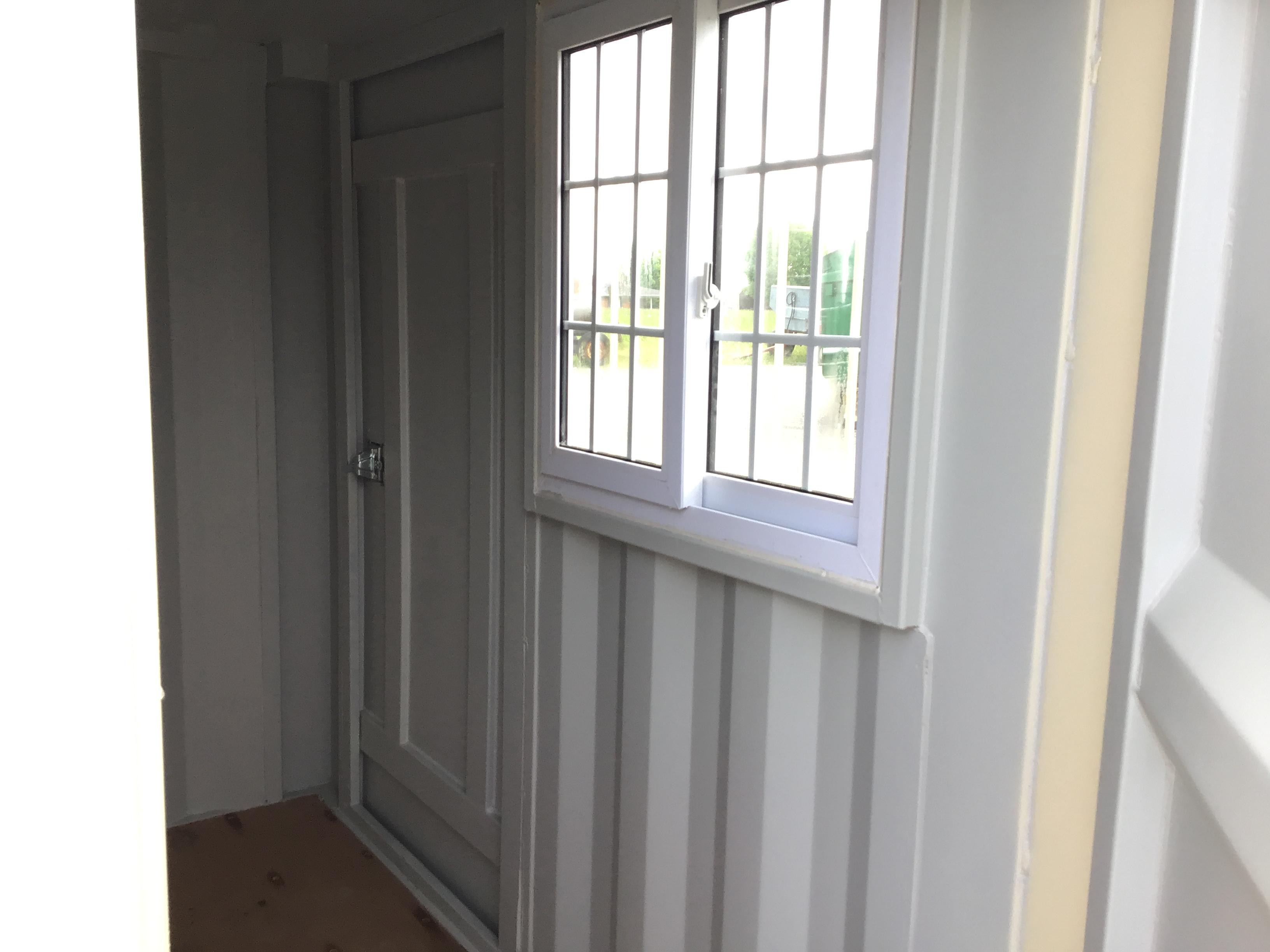8FT CONTAINER/NEW