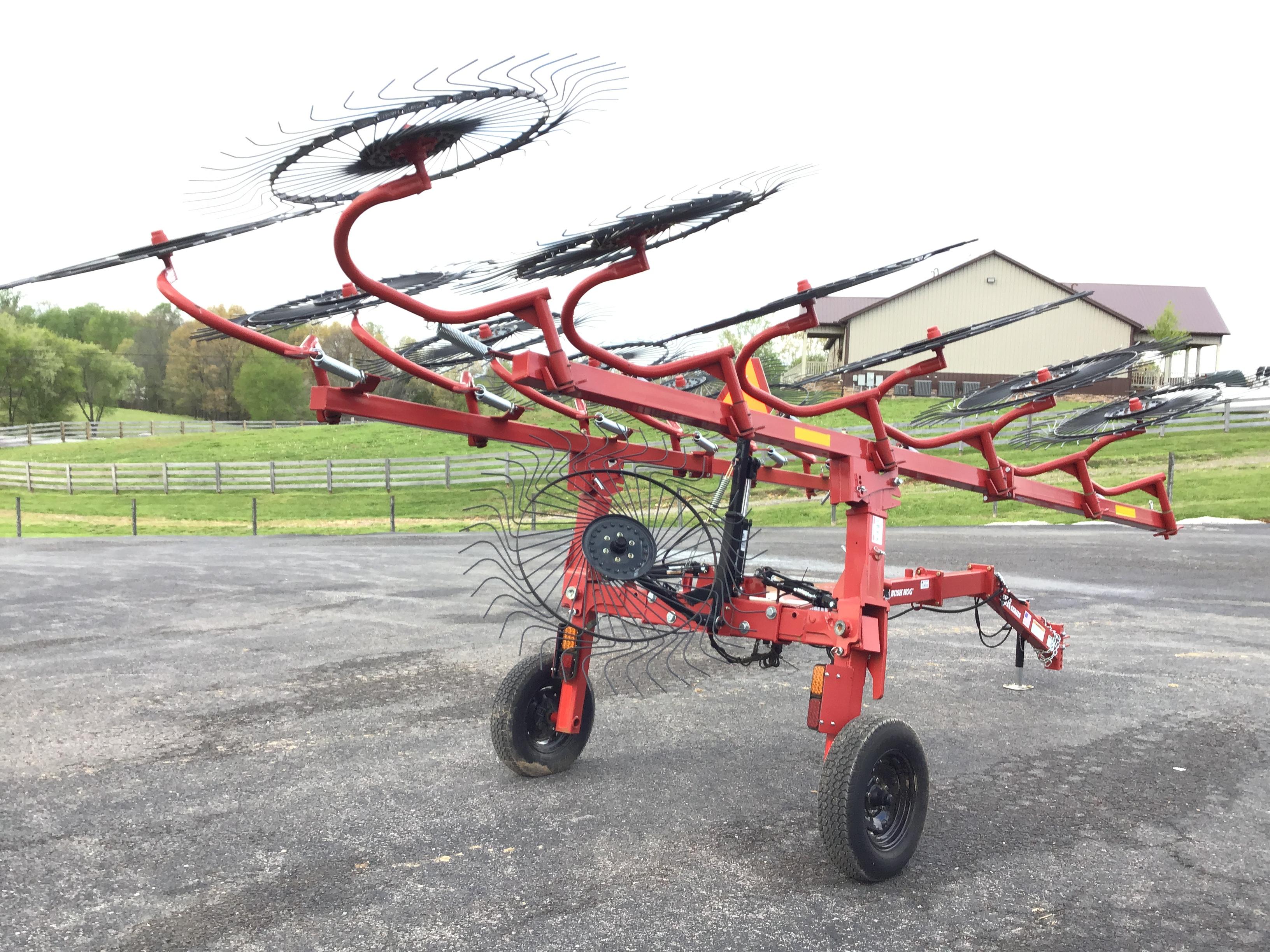 UNUSED 12 WHEEL BUSHOG BRAND V-RAKE W/ KICKER