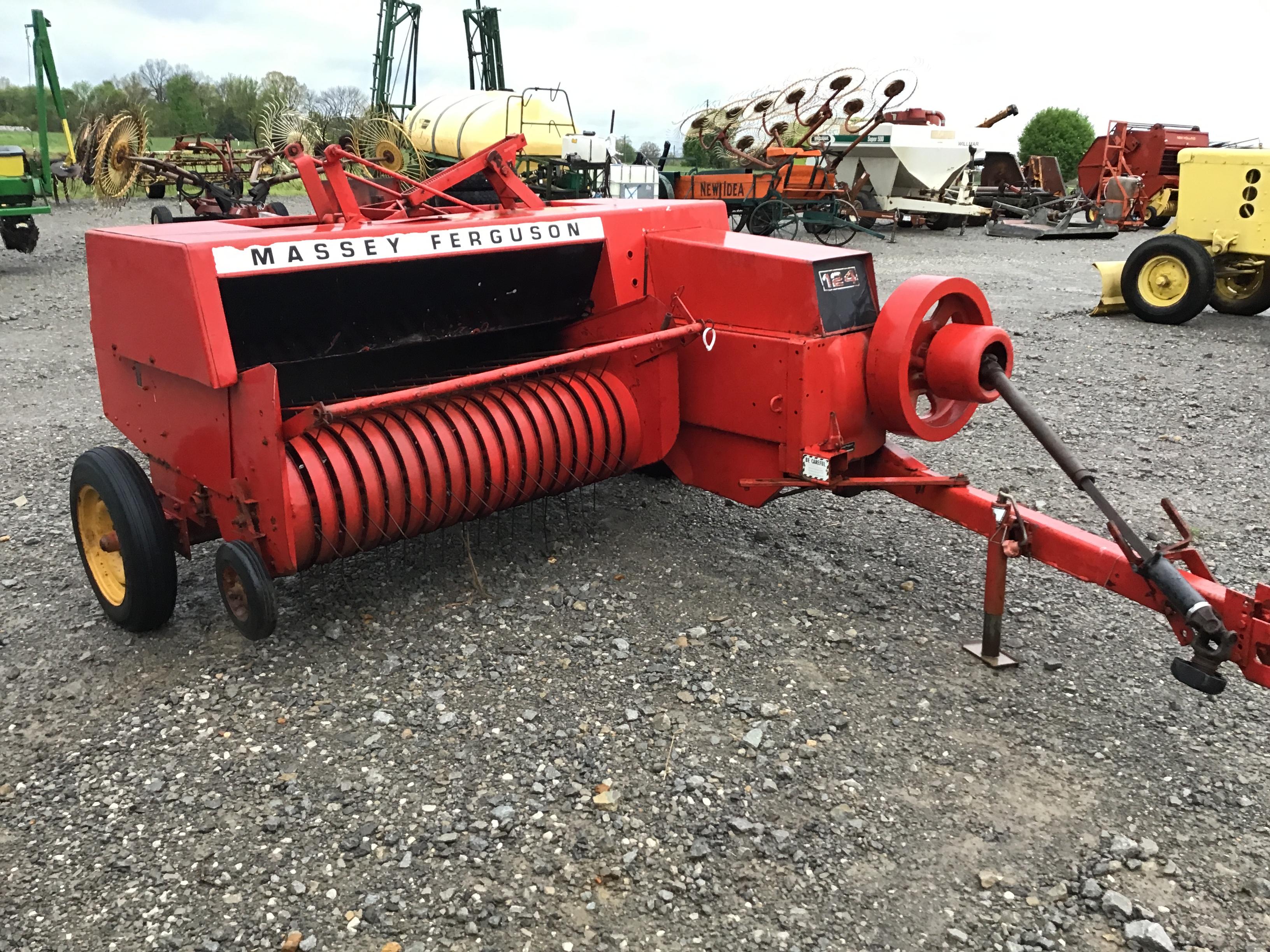 124 MASSEY FERGUSON SQUARE BALER