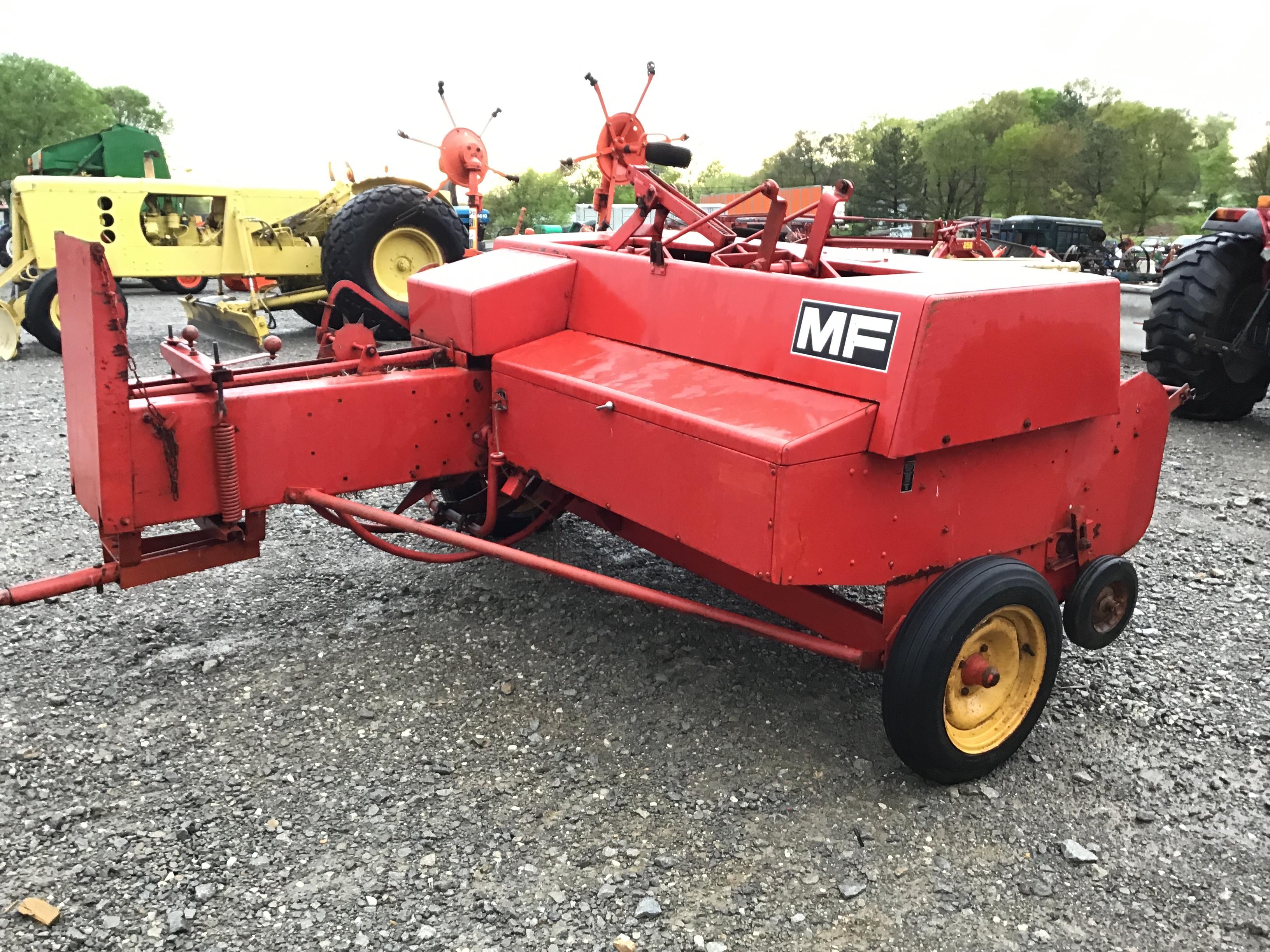 124 MASSEY FERGUSON SQUARE BALER