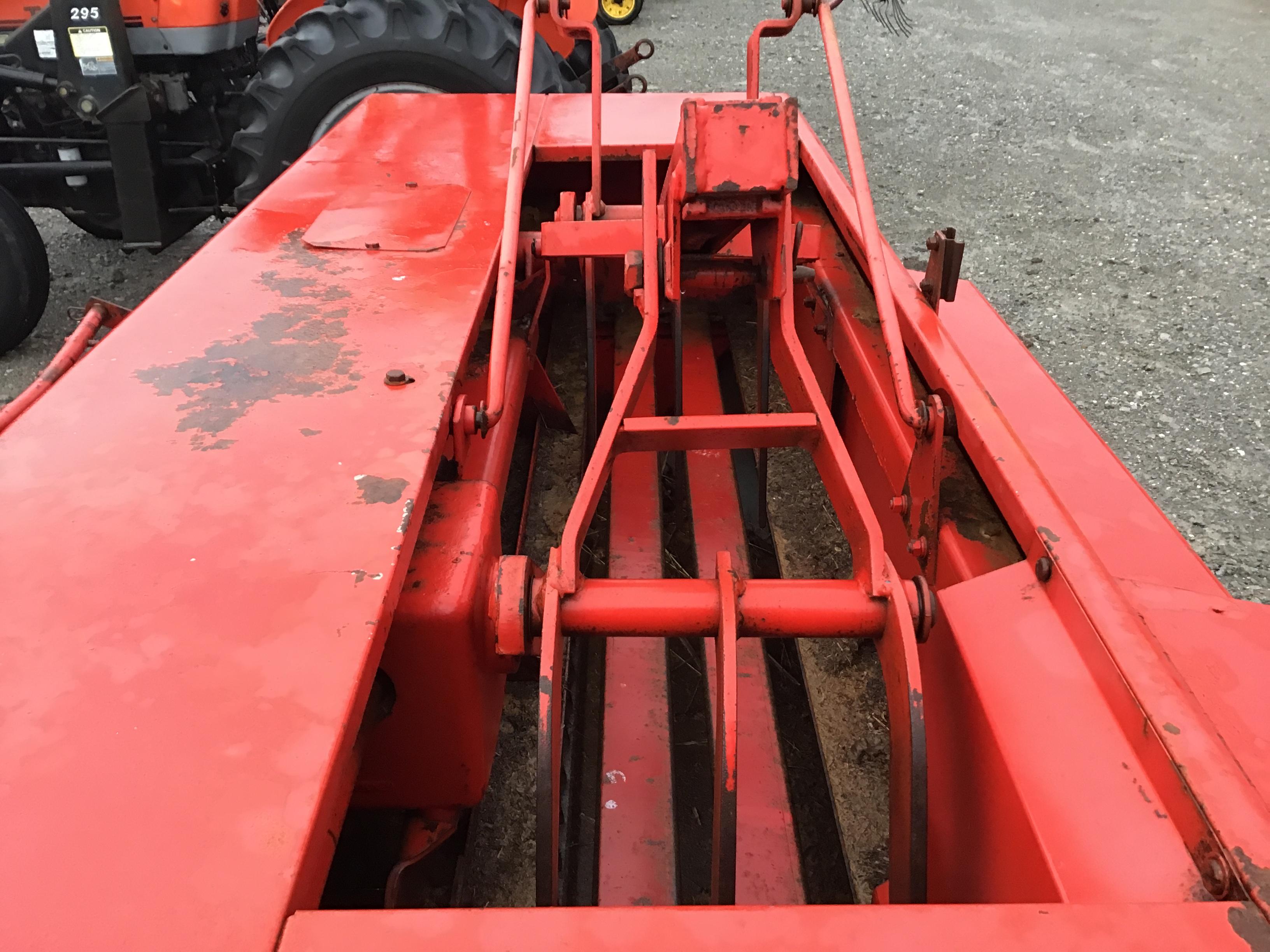124 MASSEY FERGUSON SQUARE BALER